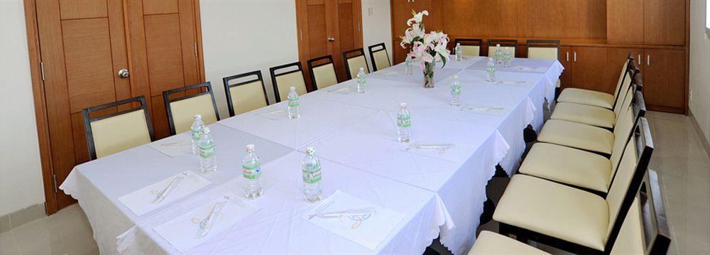 Dendro Beachfront Hotel Нячанг Екстер'єр фото