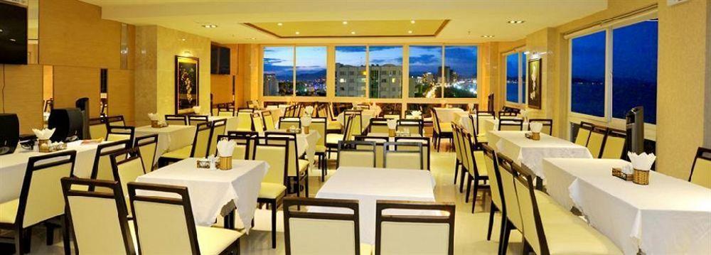 Dendro Beachfront Hotel Нячанг Екстер'єр фото