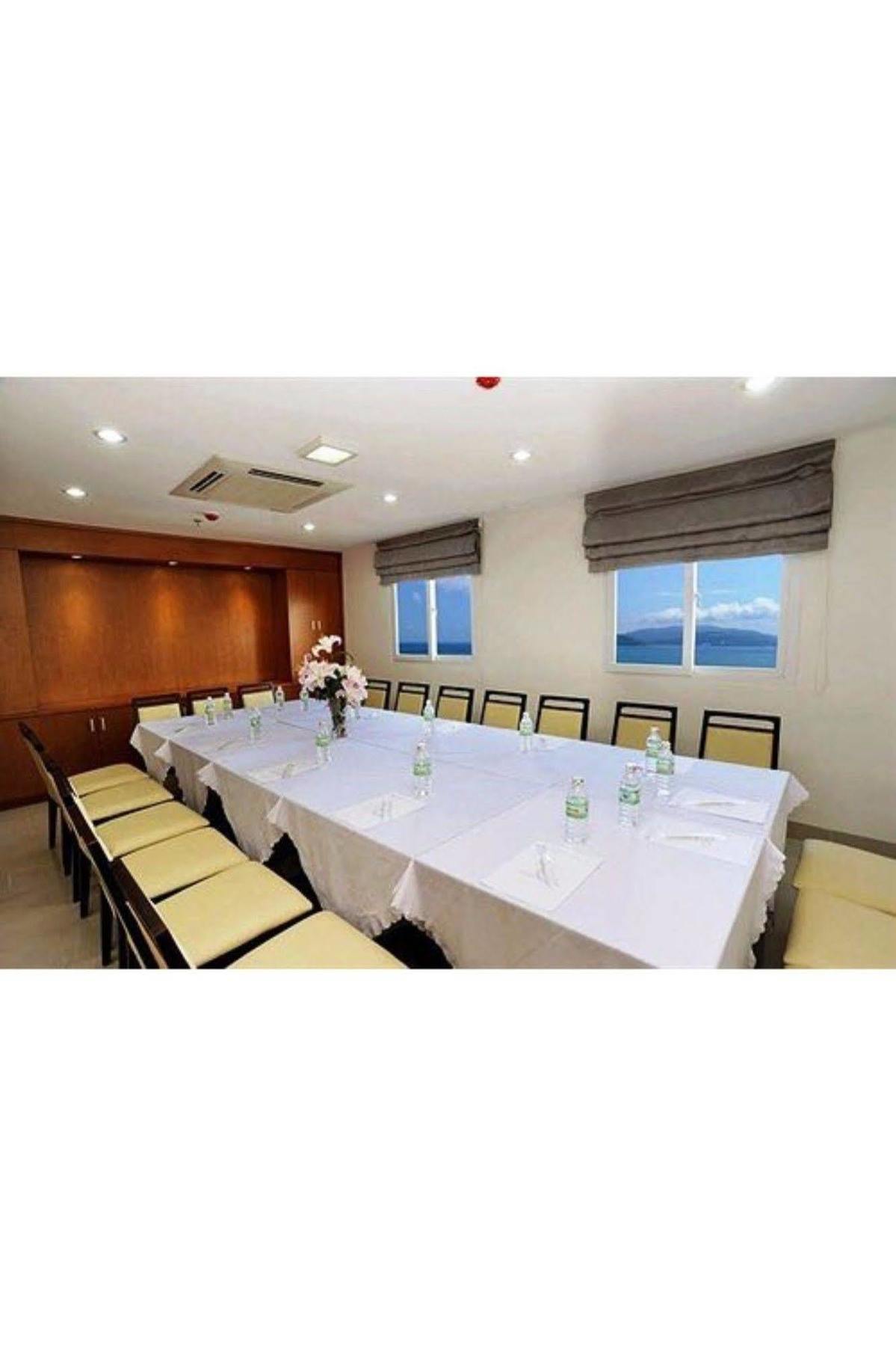 Dendro Beachfront Hotel Нячанг Екстер'єр фото