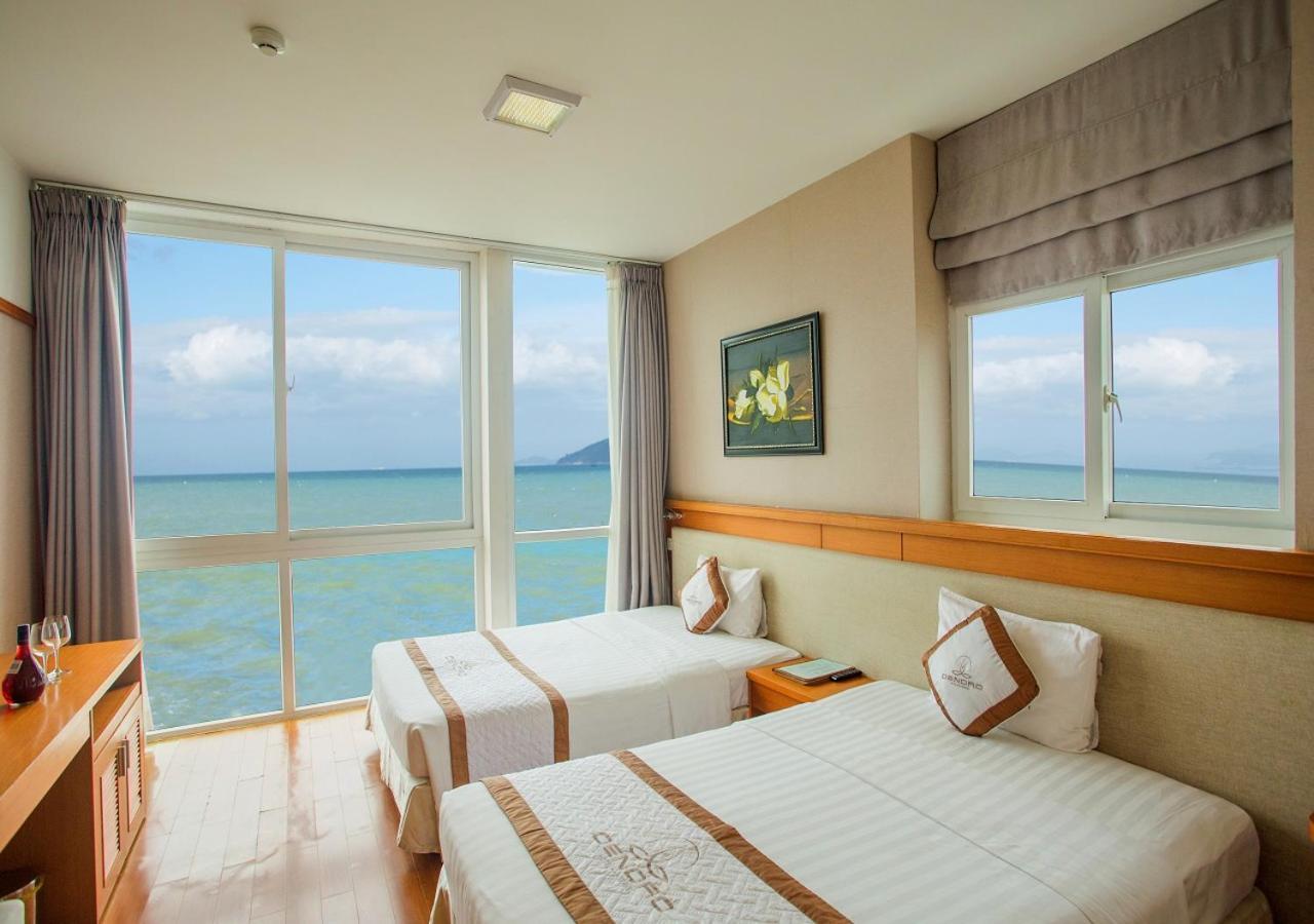 Dendro Beachfront Hotel Нячанг Екстер'єр фото