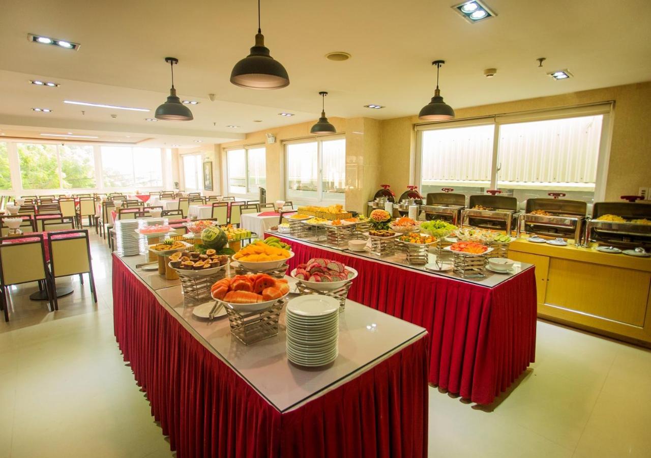 Dendro Beachfront Hotel Нячанг Екстер'єр фото