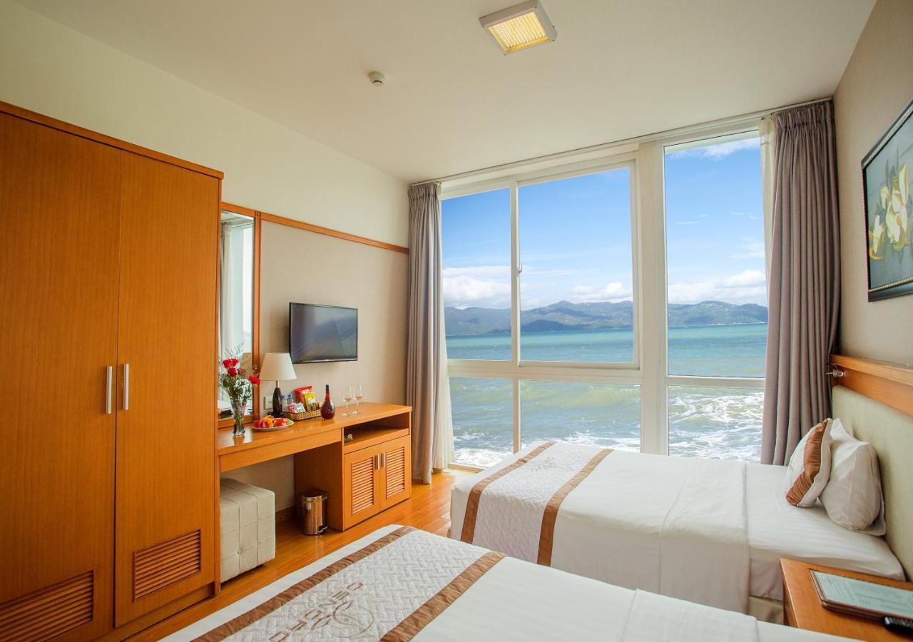 Dendro Beachfront Hotel Нячанг Екстер'єр фото