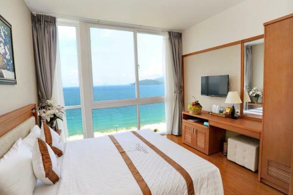 Dendro Beachfront Hotel Нячанг Екстер'єр фото